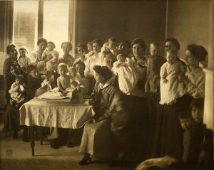 Patients and staff at the Jewish Hospital of St. Louis, c. 1910