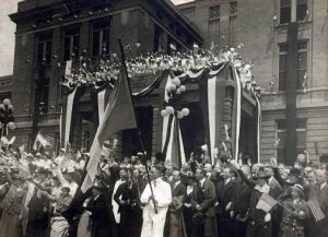 A celebration for Base Hospital 21 in front of Barnes Hospital on May 7, 1917.